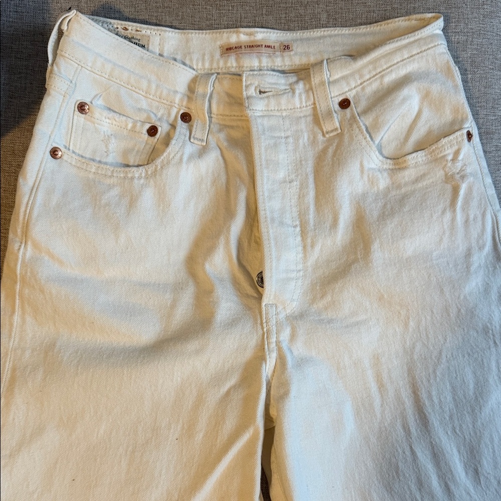 Levi’s White Ribcage Straight Ankle Jeans - Picture 3 of 4